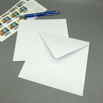 Kuvert quadratisch weiß Klappe Vorderseite Rückseite Briefmarken